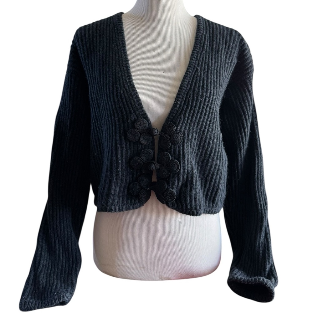 🌼5 For $25🌼 Liz Claiborne Elegant Black  Cardigan with Button Detail Size M